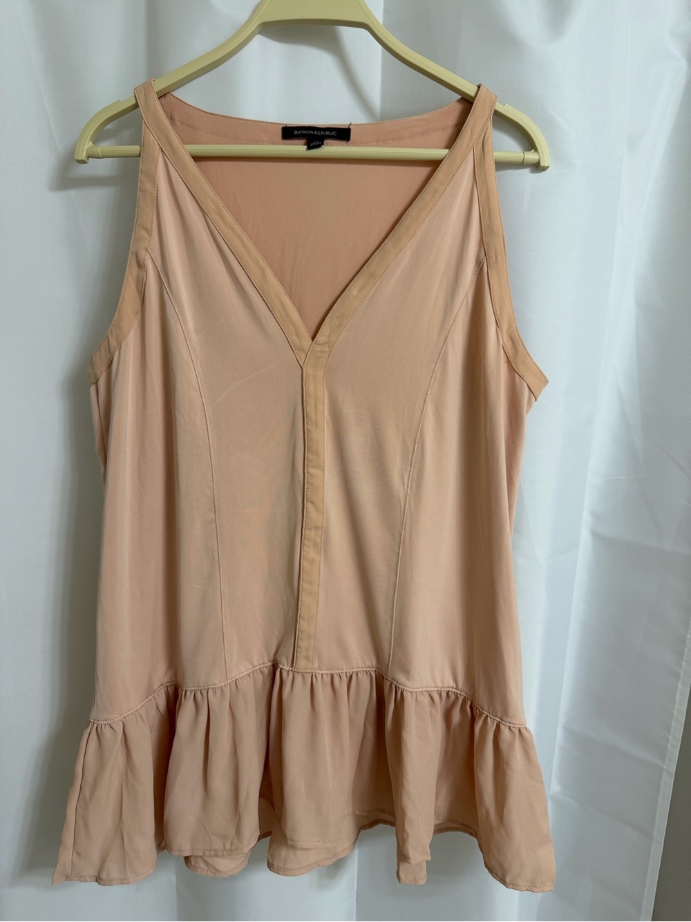 Banana Republic Peach V-Neck Ruffle-Hem Sleeveless Top